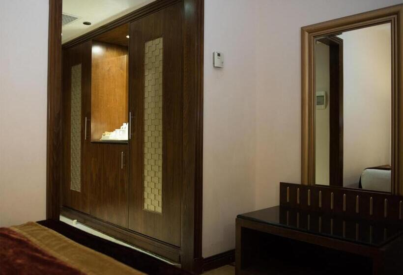Студио Стандарт с Видом, Al Safwah Hotel First Tower 1