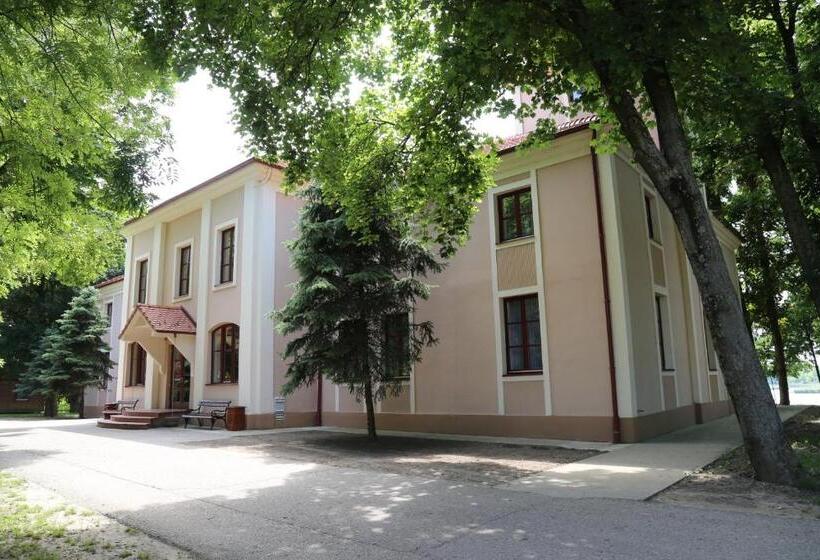 اتاق استاندارد سه نفره, Kaštel