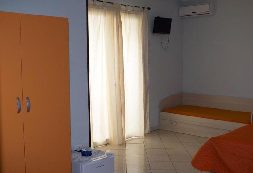 Номер Стандарт Трехместный, B&b L Angolo
