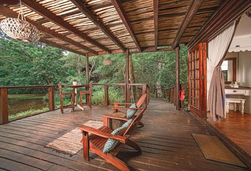 Suite with lake view, Serenity Mountain And Forest Lodge