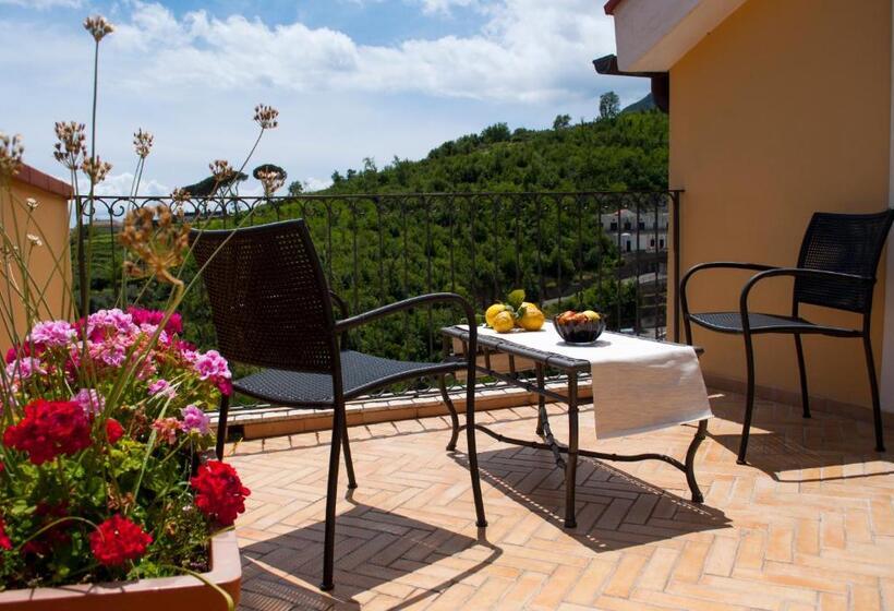 سوئیت پنت هاوس, Residence Zelzar