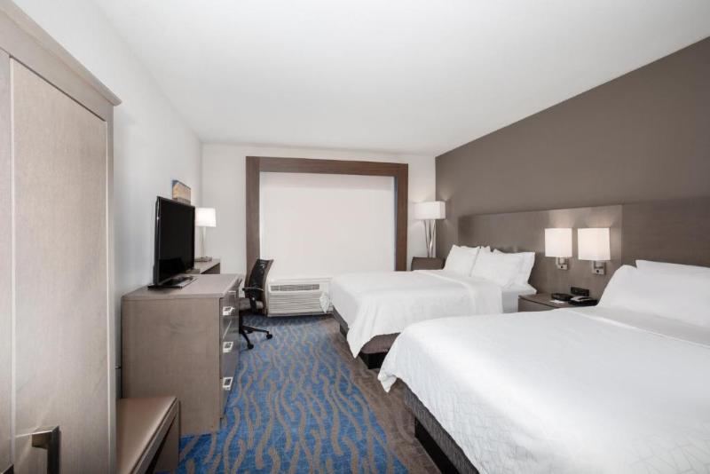Номер Стандарт Адаптированный для Инвалидов, Holiday Inn Express & Suites Great Bend, An Ihg