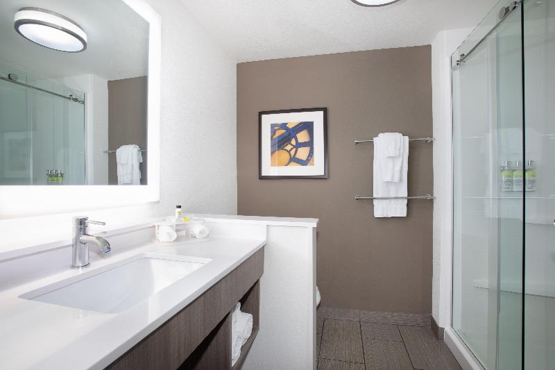 Люкс Кровать Кинг, Holiday Inn Express & Suites Great Bend, An Ihg