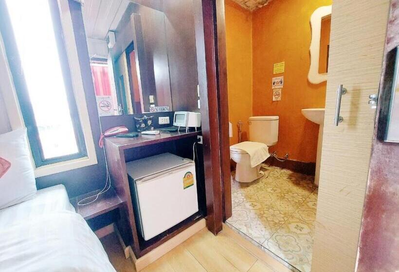 이코노미 룸, Retro Box Hotel Chumphon