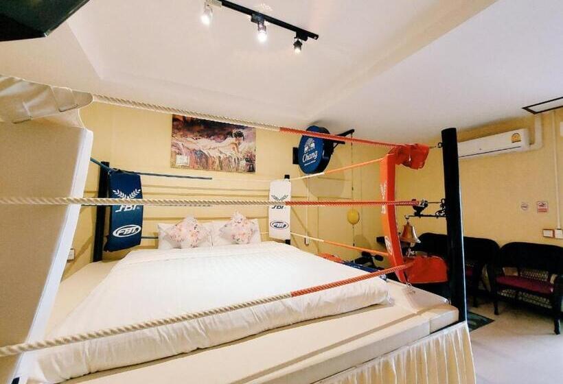 자쿠지 스위트, Retro Box Hotel Chumphon
