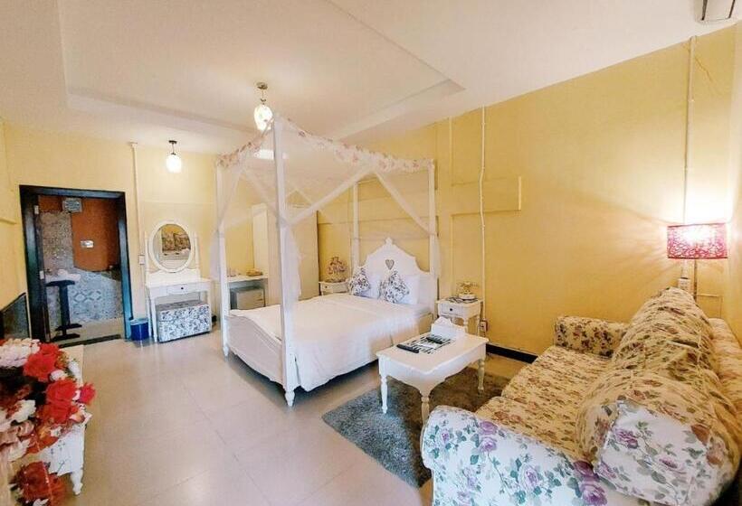 자쿠지 스위트, Retro Box Hotel Chumphon