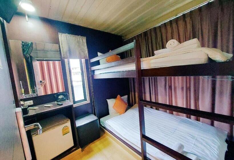 이코노미 룸, Retro Box Hotel Chumphon