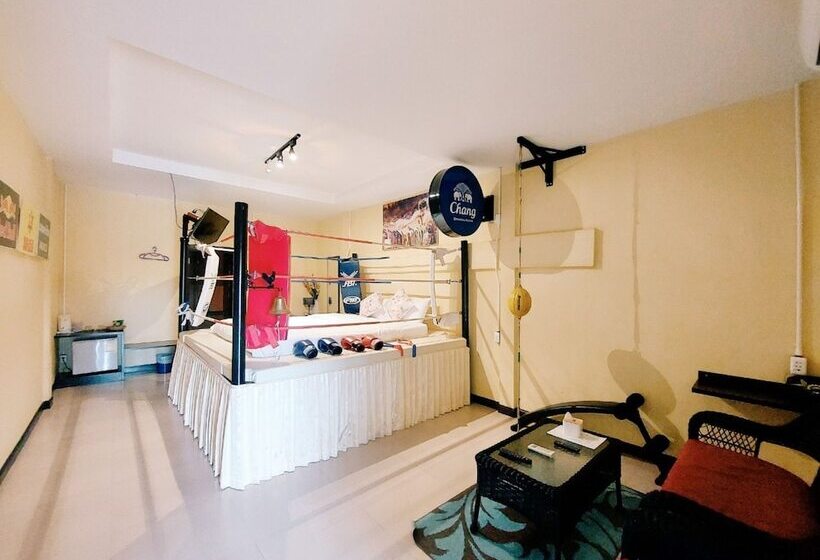 스위트, Retro Box Hotel Chumphon