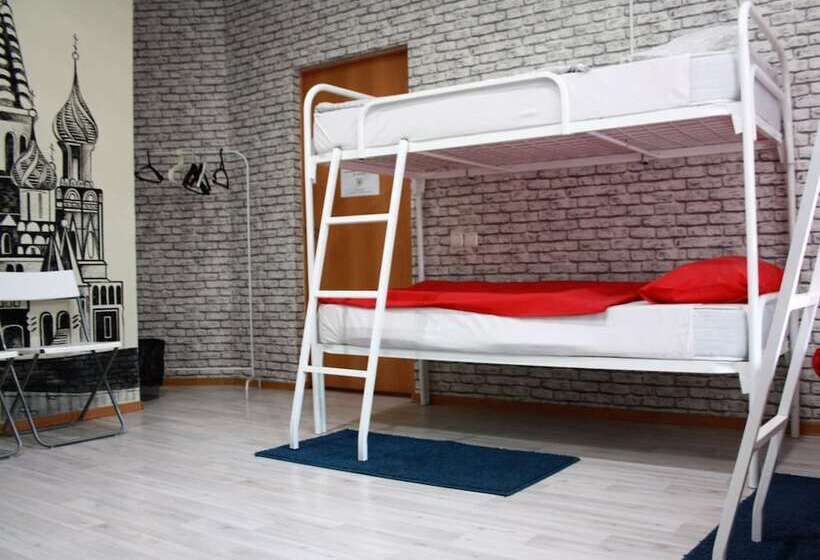 共用房间的床, Sky Hostel