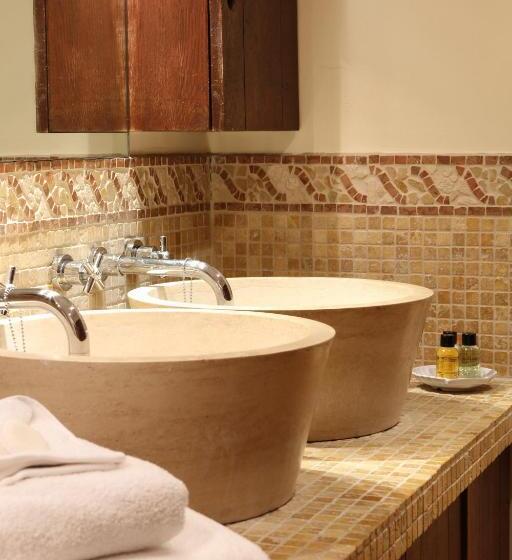 スイート, Abbots Grange Manor House