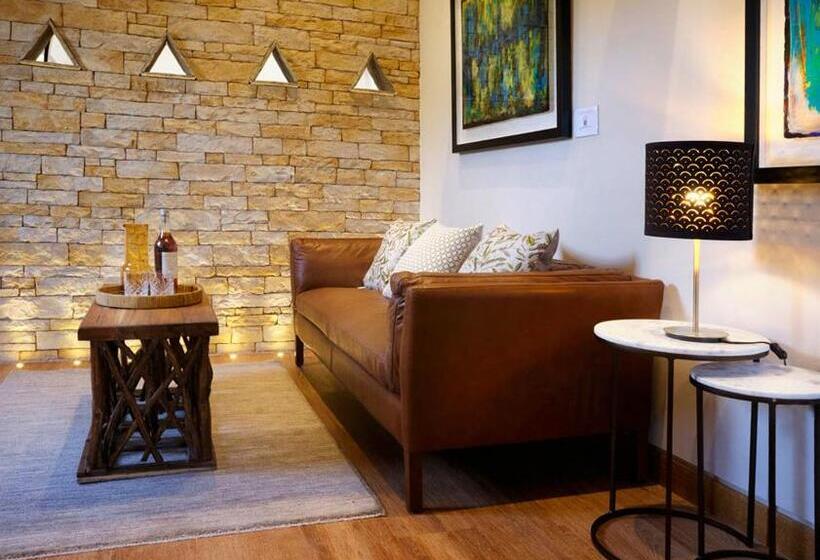 デラックススイート, Abbots Grange Manor House