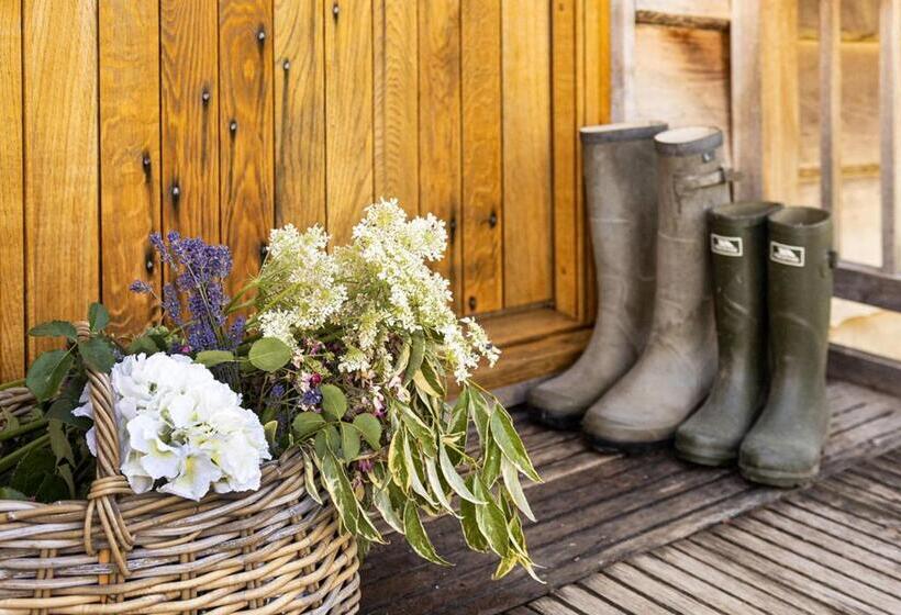 デラックススイート, Abbots Grange Manor House