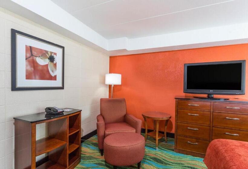 Стандартный Номер Кровать Кинг, Howard Johnson By Wyndham Virginia Beach At The Beach