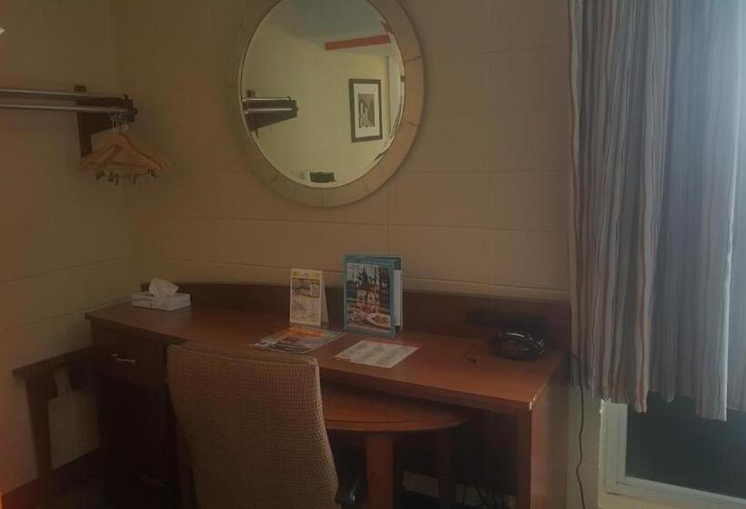 Стандартный Номер Кровать Кинг, Howard Johnson By Wyndham Virginia Beach At The Beach