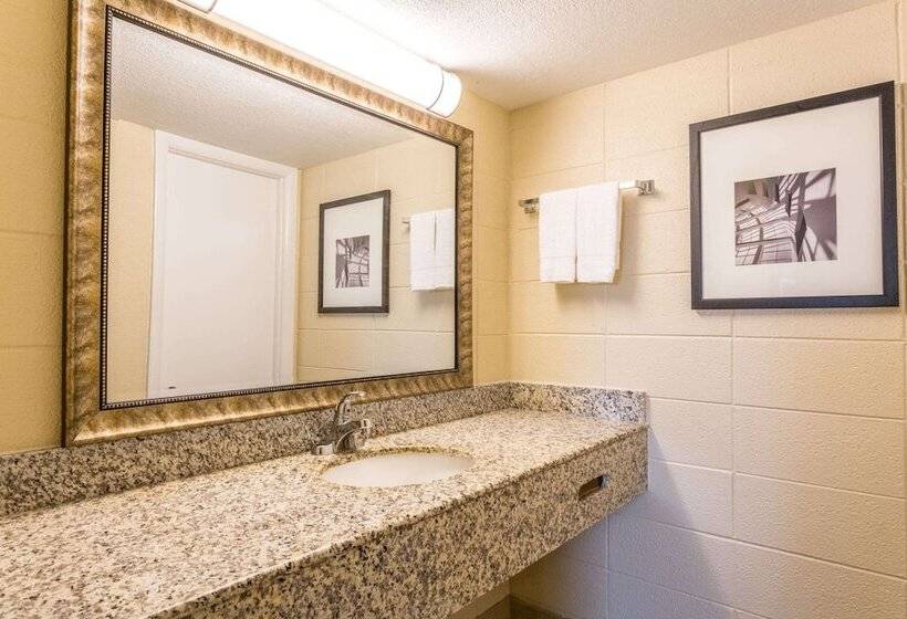 Номер Стандарт 2 Двуспальные Кровати, Howard Johnson By Wyndham Virginia Beach At The Beach