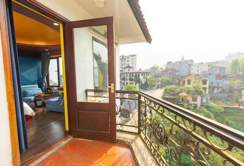 اتاق استاندارد با چشم‌انداز کوهستان, Sapa House