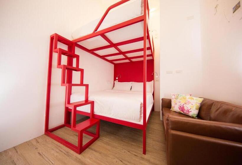 Economy Quadruple Room, Sleepbox Hostel