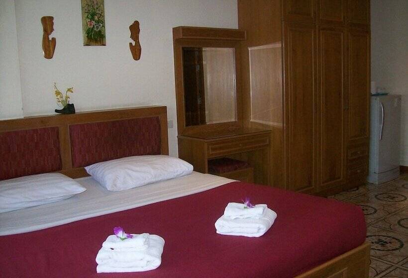غرفة ديلوكس, Chaiyapoon Inn