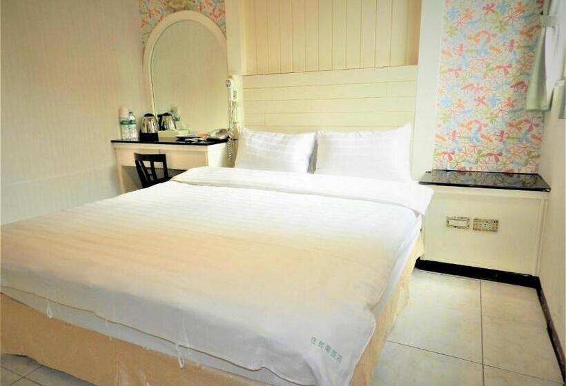 اتاق استاندارد یک نفره, Tainan Inn