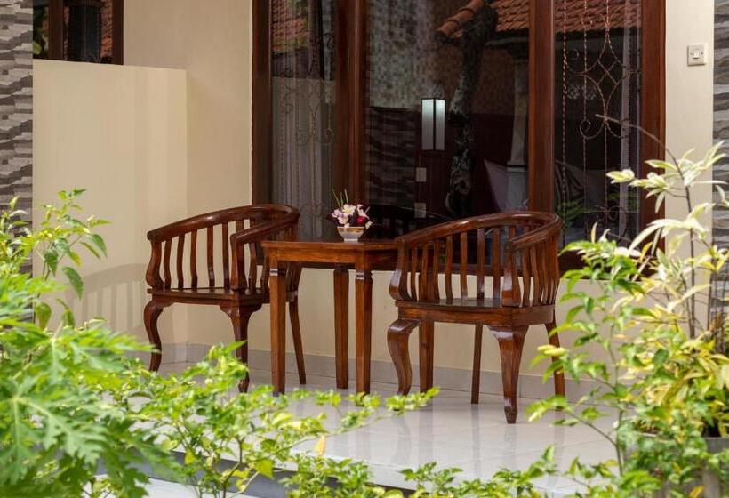 اتاق لوکس, Oka Legian