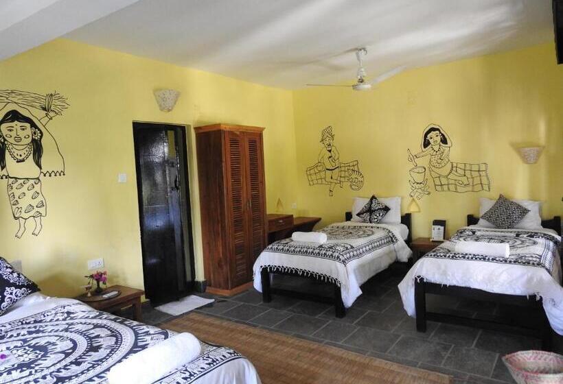 اتاق خانوادگی با چشم‌انداز باغ, Sapana Village Lodge