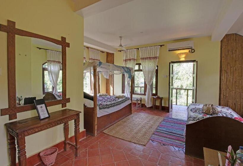 اتاق لوکس با بالکن, Sapana Village Lodge