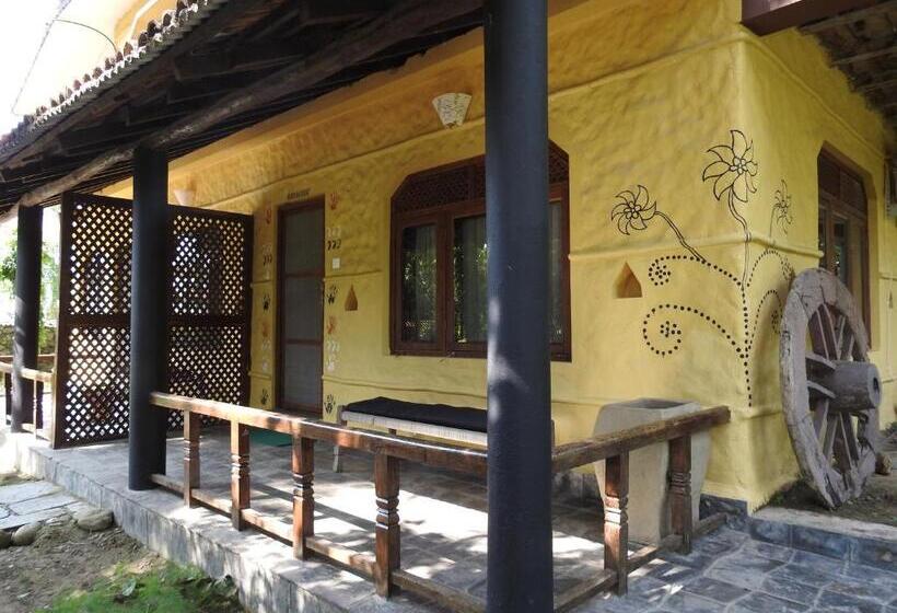 اتاق لوکس با بالکن, Sapana Village Lodge