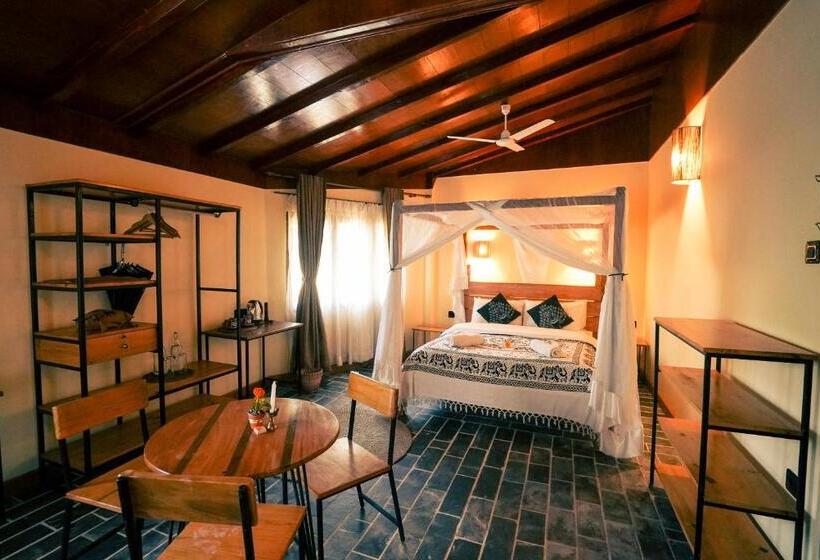 اتاق لوکس با بالکن, Sapana Village Lodge