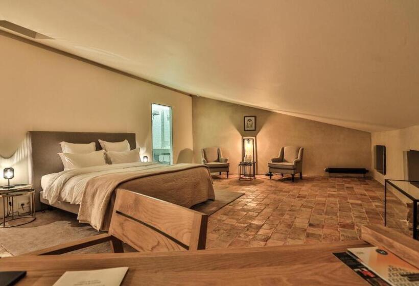 Люкс Комфорт, Hôtel De La Villeon