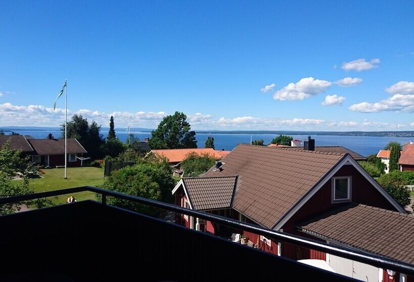 Номер Стандарт Вид на Озеро, Lustigsgården Boutique