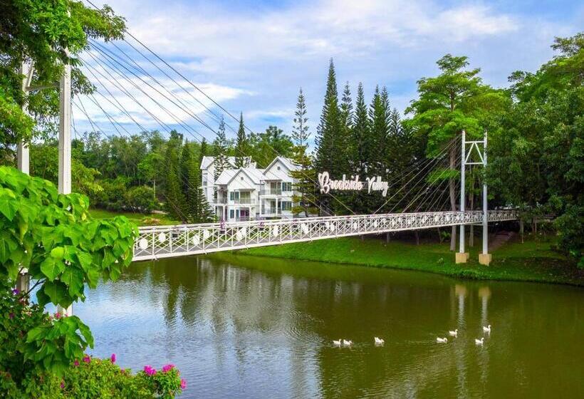 اتاق خانوادگی, Brookside Valley Resort
