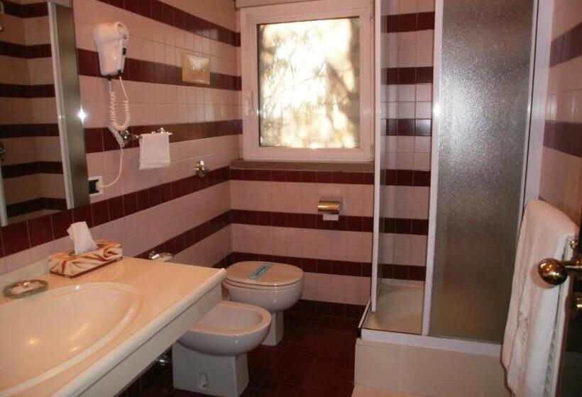 Полулюкс, Albergo Villa & Roma