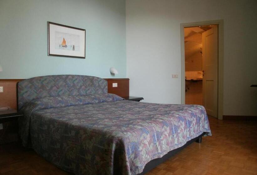 Люкс Классика, Albergo Villa & Roma