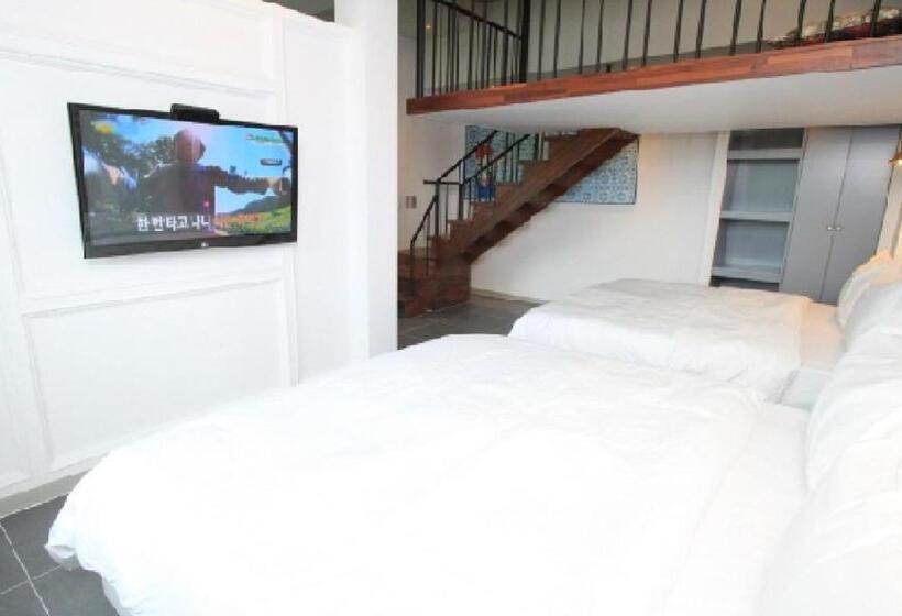 اتاق استاندارد با چشم‌انداز استخر, Hound Hotel Changwon Terminal