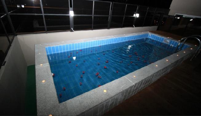 اتاق استاندارد با چشم‌انداز استخر, Hound Hotel Changwon Terminal