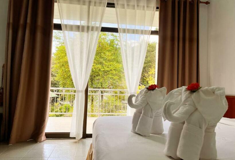 テラス付きスタンダードルーム, Golden Hill Resort