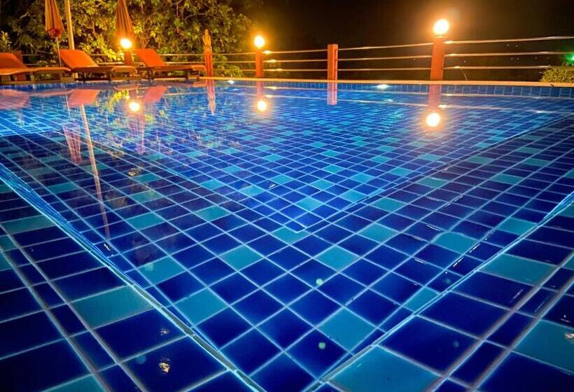 ガーデンビューのスタンダードバンガロー, Golden Hill Resort