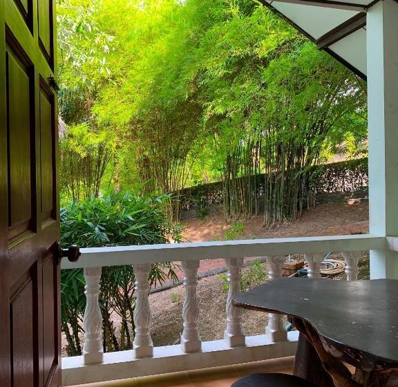 スタンダードバンガロー, Golden Hill Resort