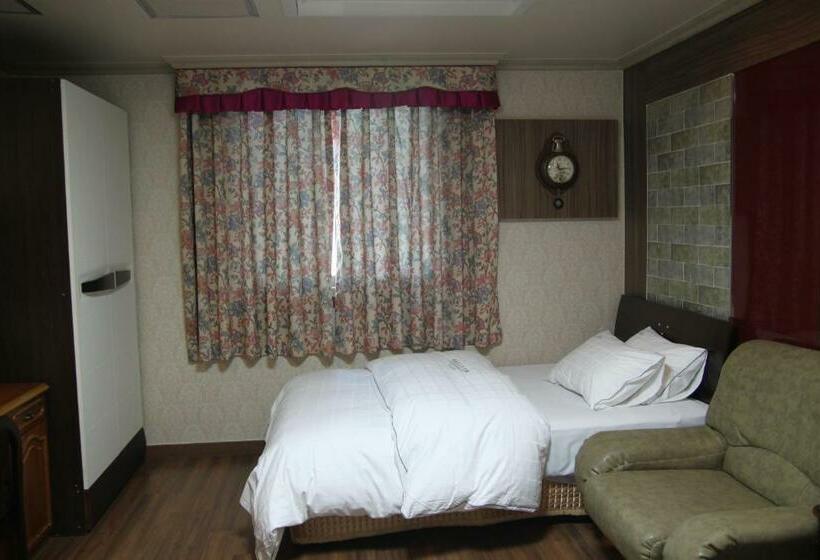 디럭스 룸, Gunsan Western