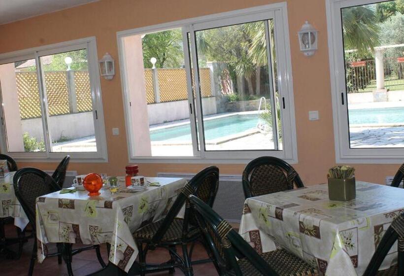 اتاق استاندارد سه نفره, Chambres D Hôtes Le Clos Des Oliviers