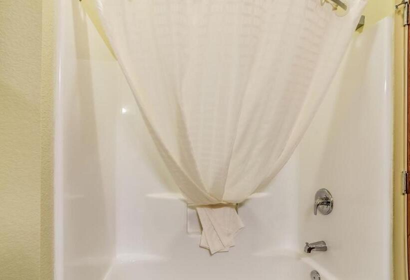 Люкс Кровать Кинг, Cobblestone Inn & Suites  Corry