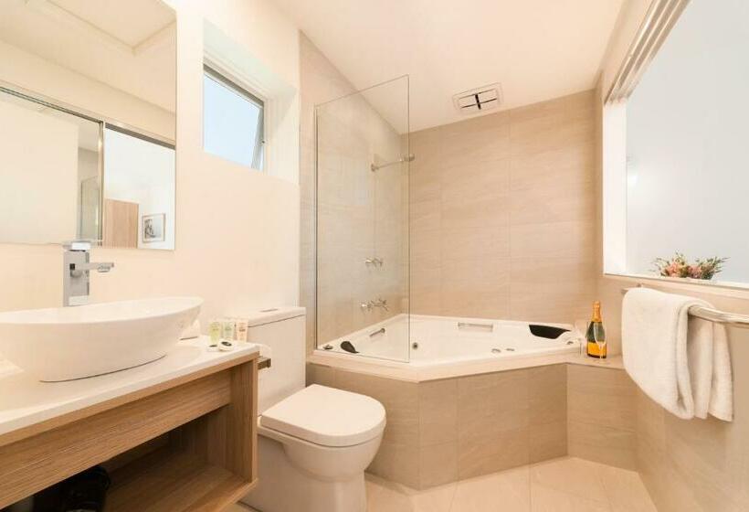 Люкс с гидромассажем, Boathouse Resort Studios And Suites