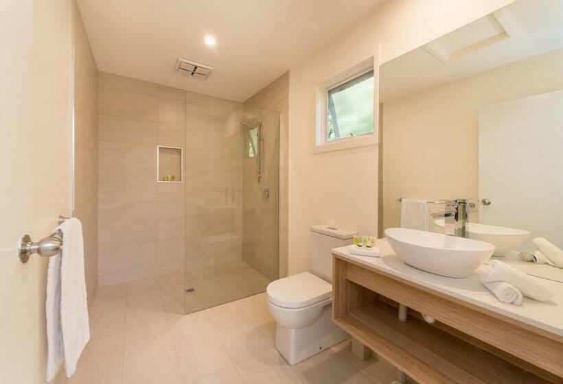 Люкс с Балконом, Boathouse Resort Studios And Suites