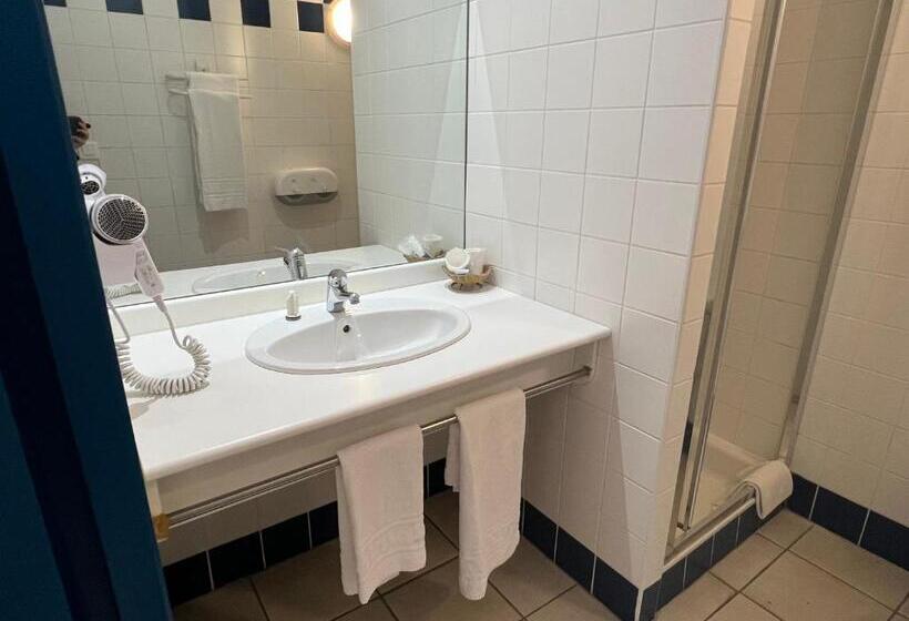 Номер Стандарт Трехместный, Hôtel Le Laury S