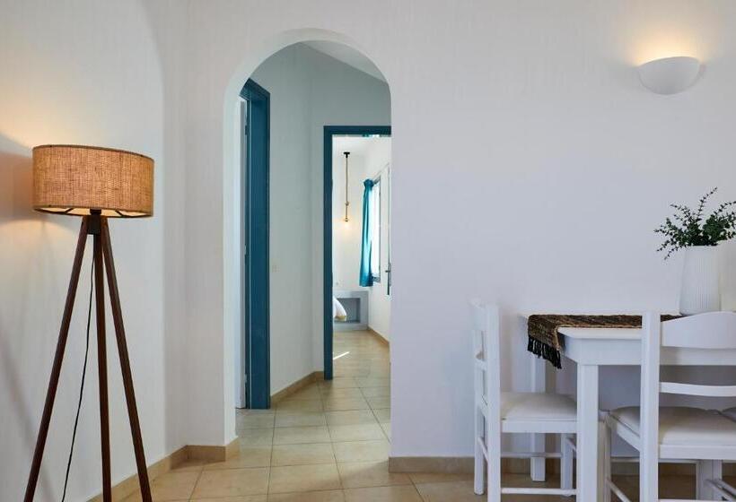 家庭公寓, Athiri Santorini