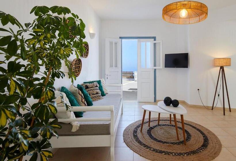 家庭公寓, Athiri Santorini