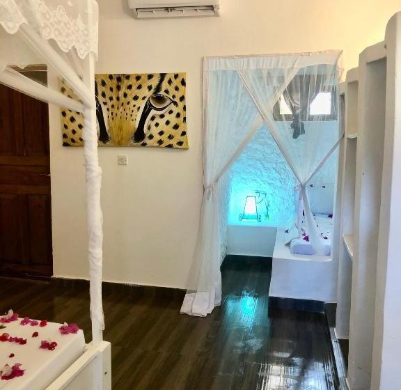 Номер Стандарт Трехместный, Bahati Villa