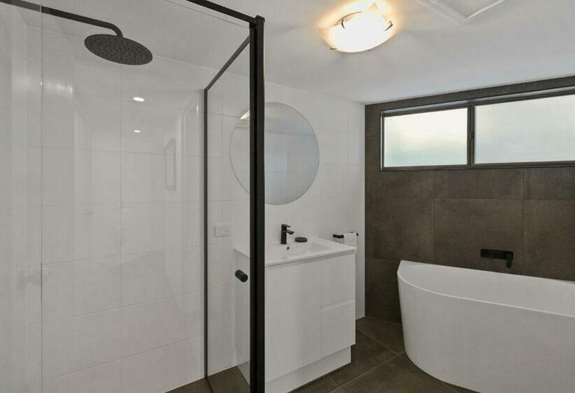 Апартаменты 3 Спальни, Noosa Boutique Apartments & Elkhorn Villas