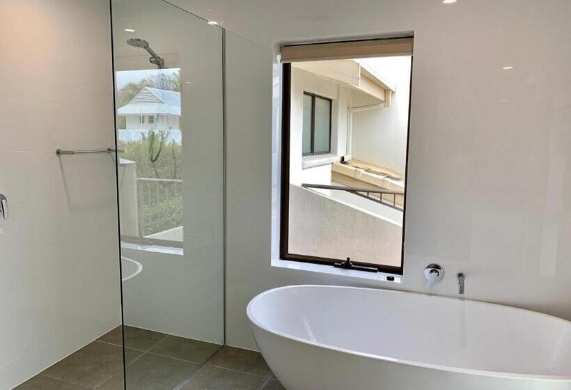 Апартаменты 3 Спальни, Noosa Boutique Apartments & Elkhorn Villas
