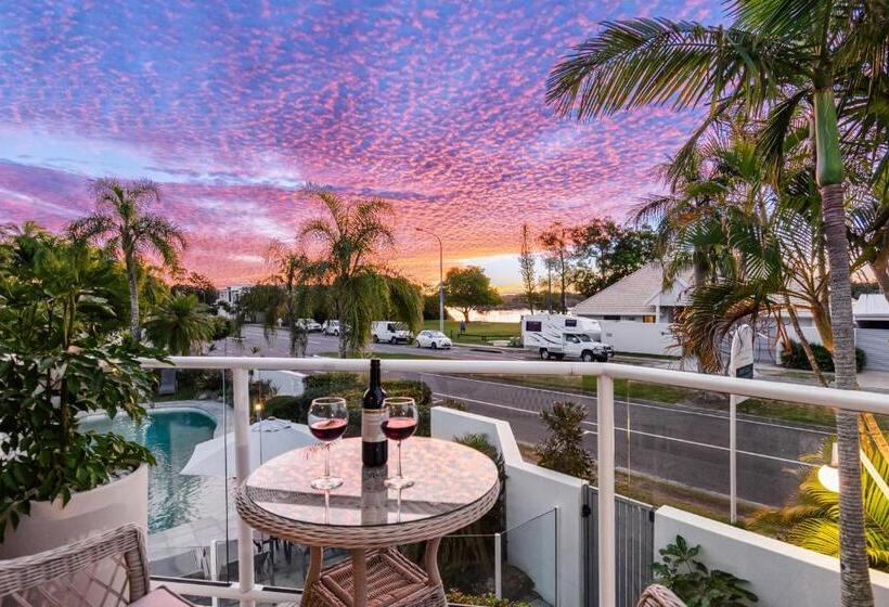 Апартаменты 2 Спальни, Noosa Boutique Apartments & Elkhorn Villas